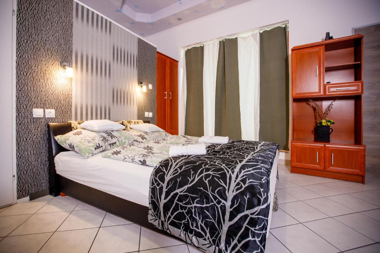 Central Apartman Gyula Exterior photo